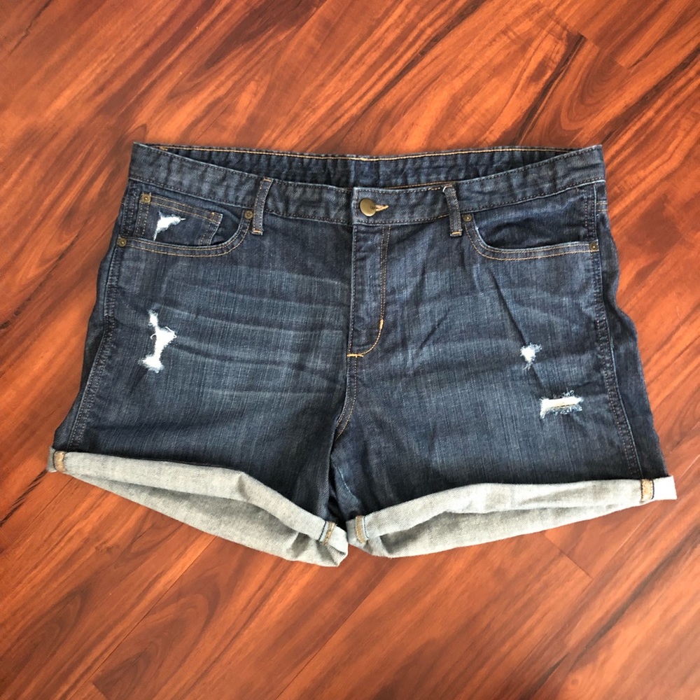 GAP Distressed Denim Shorts 😄